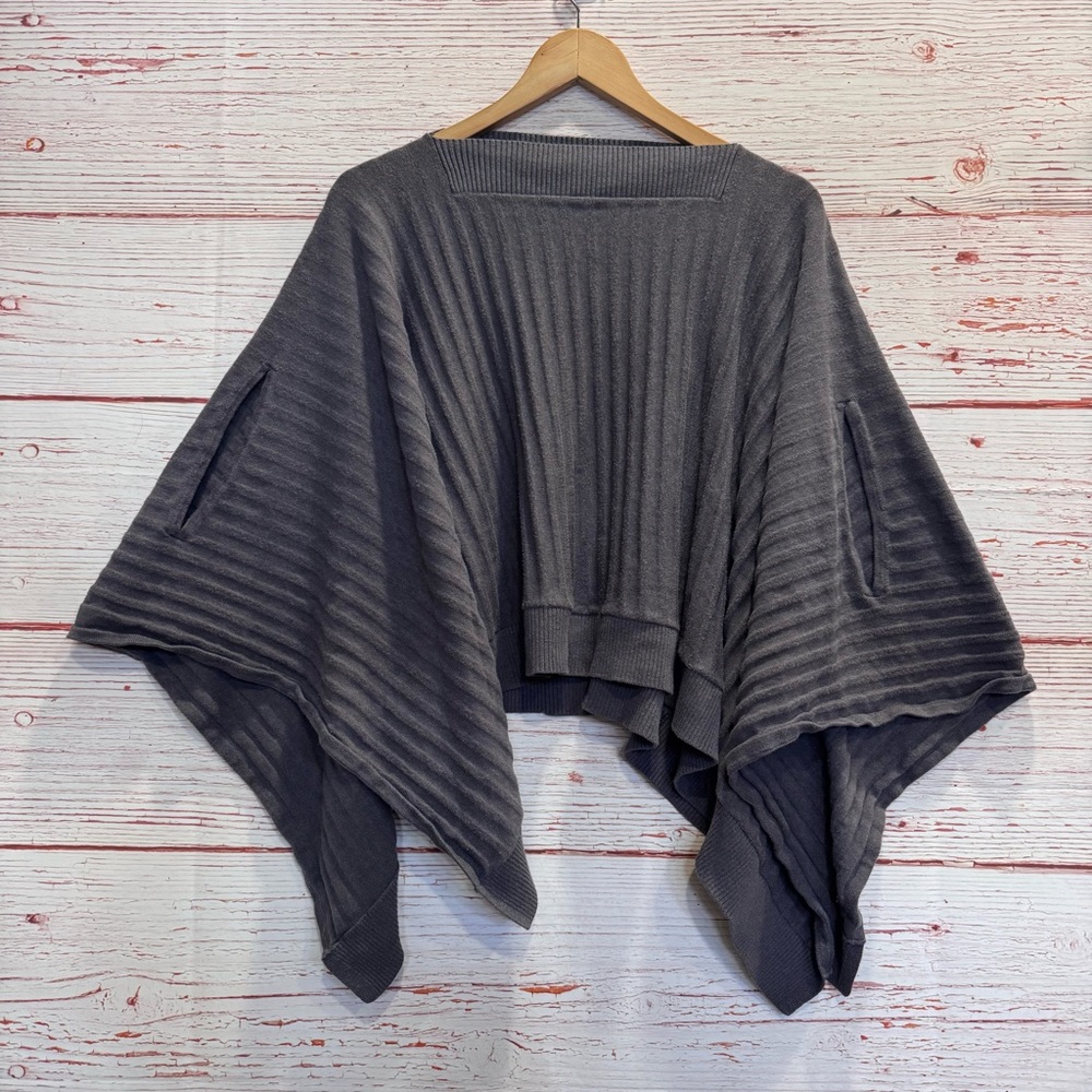 Lululemon Forward Flow Poncho in Heathered Moonwalk - Picture 5 of 11